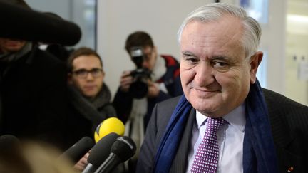 Le s&eacute;nateur UMP de la Vienne Jean-Pierre Raffarin, avant un bureau politique de l'UMP, le 19 d&eacute;cembre 2012, &agrave; Paris. (ERIC FEFERBERG / AFP)