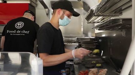 Plusieurs restaurants de Loudéac, dans les Côtes-d'Armor, demandent le départ du food-truck de Christophe Le Fur, un chef étoilé dont ils jugent la concurrence déloyale. (France 3)