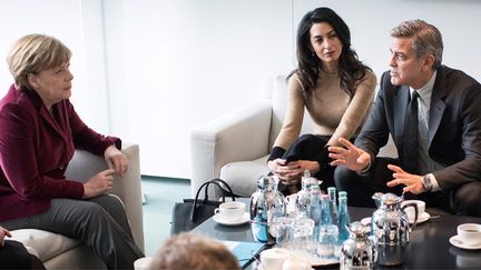 Angela Merkel reçoit George Clooney et son épouse
 (Guido Bergmann/AFP)