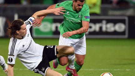 Ole Selnaes, ici au duel avec Valentin Esseyric, va retrouver son ancien coéquipier Alexander Söderlund à l'ASSE.  (PHILIPPE DESMAZES / AFP)