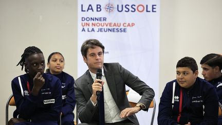 Le Premier ministre Gabriel Attal rencontre des élèves au lycée du Parc Impérial à Nice (Alpes-Maritimes), le 22 avril 2024. (VALERY HACHE / AFP)