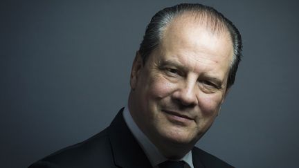 Le premier secr&eacute;taire du PS Jean-Christophe Cambad&eacute;lis pose dans les locaux de son parti, rue de Solferino &agrave; Paris, le 15 avril 2014.&nbsp; (JOEL SAGET / AFP)