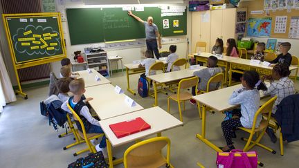 Illustration : une classe de primaire de Clermont-Ferrand, à la rentrée 2017.&nbsp; (THIERRY ZOCCOLAN / AFP)