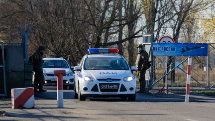 L'entrée de la base aérienne militaire&nbsp;dans la région de Voronej, en Russie, où l'attaque a eu lieu le 9 novembre 2020. (Uliana Solovyova / Sputnik / Sputnik via AFP)