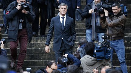 L'ancien ministre du Budget, Jérôme Cahuzac, quitte le palais de justice de Paris, le 8 février 2016. (CHARLES PLATIAU / REUTERS)