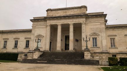 Le palais de Justice de Saintes (Charente-Maritime) où est jugé Joël Le Scouarnec.&nbsp; (MARGAUX STIVE / RADIO FRANCE)