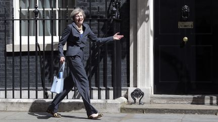 Teresa May, Premier ministre britannique devant le 10 Downing street à Londres. (HUGO PHILPOTT / MAXPPP)