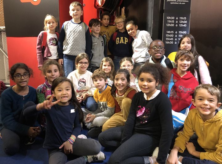 Les enfants de la classe de CE2 M de l'école Jules Ferry de Fontenay-sous-Bois.&nbsp; (Manon Botticelli / Franceinfo Culture)