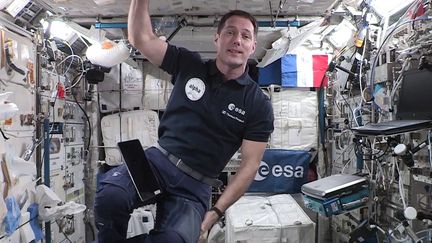 L'astronaute français Thomas Pesquet dans l'ISS le 3 septembre 2021 dans le pré-enregistrement d'un message depuis l'espace, qui a été diffusé le 5 septembre à Paris durant la "Dictée Géante".&nbsp; (AFP / EUROPEAN SPACE AGENCY)