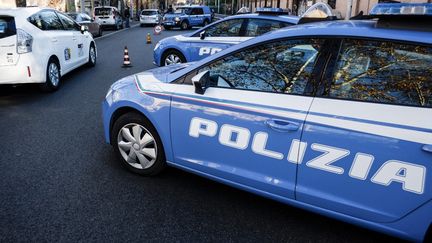 Des véhicules de police, à Rome (Italie), le 24 décembre 2016. (ANDREAS SOLARO / AFP)