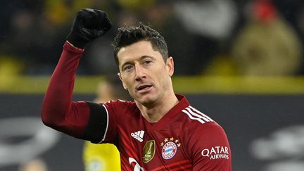 Robert Lewandowski a été élu meilleur joueur de l'année aux trophées Fifa The Best, lundi 17 janvier. (INA FASSBENDER / AFP)