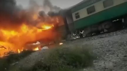 Pakistan : au moins 74 morts dans l'incendie d'un train