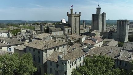 Gard : la place aux Herbes de la cité médiévale d'Uzès