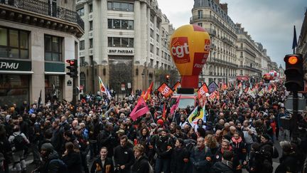 Les manifestants défilent le 10 novembre 2022, à Paris. (FIRAS ABDULLAH / HANS LUCAS / AFP)