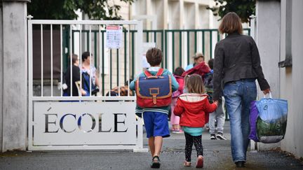 La rentrée des classe en primaire, le 4 septembre 2017, à La Rochelle (Charente-Maritime). (XAVIER LEOTY / AFP)