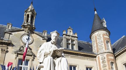 Devant l'h&ocirc;tel de ville de Melun (Seine-et-Marne), le 2 septembre 2013. (ESCUDERO PATRICK / HEMIS.FR / AFP)