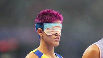 La sprinteuse brésilienne Thalita Vitoria Simplicio da Silva lors de la demi-finale du 400 m T11 aux Jeux paralympiques, au Stade de France (Seine-Saint-Denis), le 30 août 2024. (ULRIK PEDERSEN / AFP)