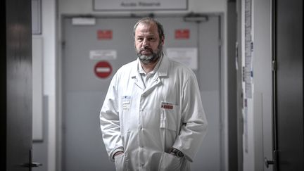 L'épidémiologiste Renaud Piarroux, le 10 novembre 2020 à la Pitié-Salpêtrière, à Paris. (STEPHANE DE SAKUTIN / AFP)