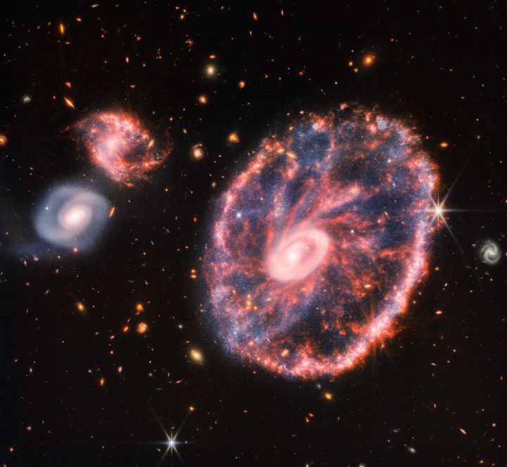 Image de la galaxie de la Roue de chariot obtenue grâce au télescope spatial James Webb et publiée&nbsp;le 2 août 2022.&nbsp; (IMAGE: NASA, ESA, CSA, STScI, Webb ERO Production Team)