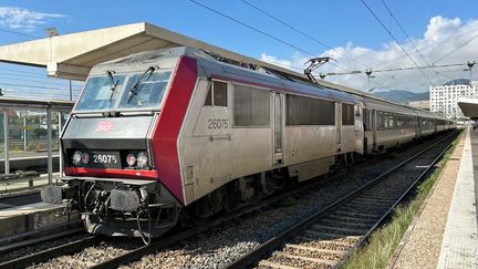 Un train Intercités. Image d'illustration. (EMMANUEL MOREAU / RADIO FRANCE)