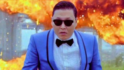 Le Coréen Psy dans son clip "Gangnam Style".
 (officialpsy)