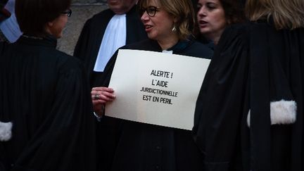 &nbsp; (Les avocats ont protesté contre le projet de réforme de l'aide juridictionnelle. © MaxPPP)