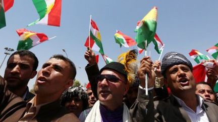 Le 3 juillet 2014, des Kurdes irakiens manifestent devant le Parlement à Erbil pour réclamer un Etat indépendant. (AFP PHOTO / SAFIN HAMED)