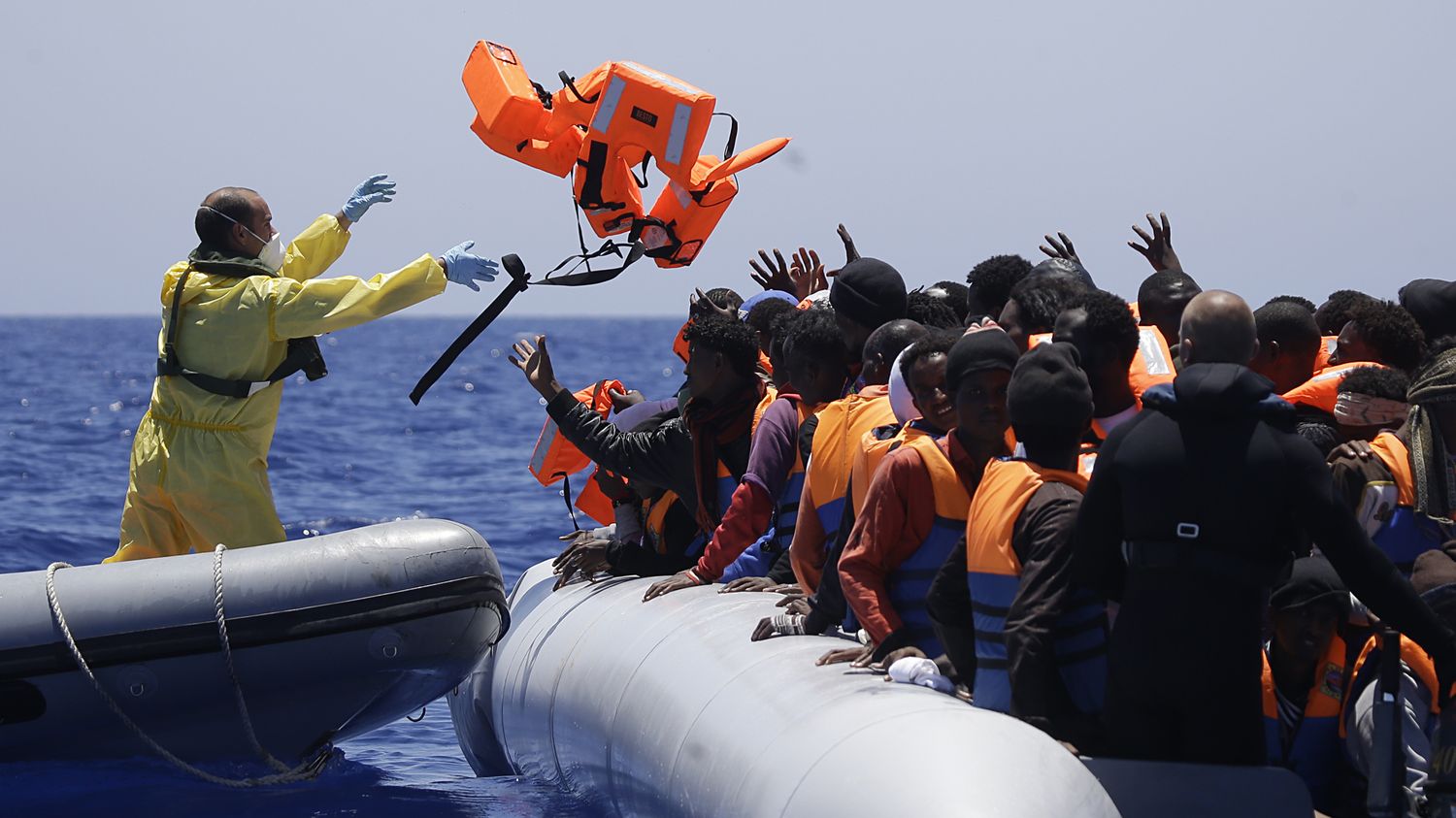 VIDEO. Méditerranée : Au Moins 40 Migrants Retrouvés Morts Dans La Cale ...