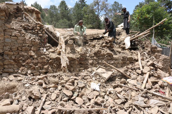 Une maison détruite dans la province de Khost, le 22 juin 2022. (Sardar Shafaq / Anadolu Agency / AFP)