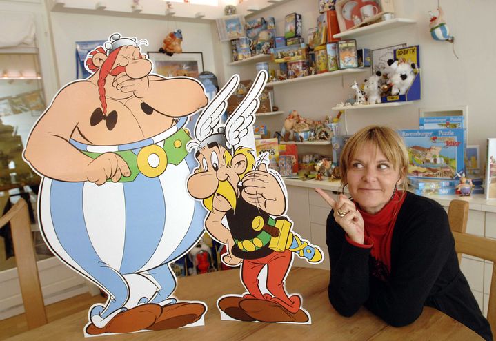 Sylvie Uderzo, la fille du cocr&eacute;ateur d'Ast&eacute;rix, le 21 novembre 2006,&nbsp;dans les bureaux des Editions Albert-Ren&eacute;, &agrave; Paris. (CHAMUSSY/PALAZZO/SIPA)