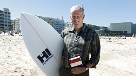 William Finnegan, ici en Espagne le 26 mai 2017, a longtemps caché sa passion pour le surf, avant de livrer une autobiographie récompensée par un prix Pulitzer (MAXPPP)