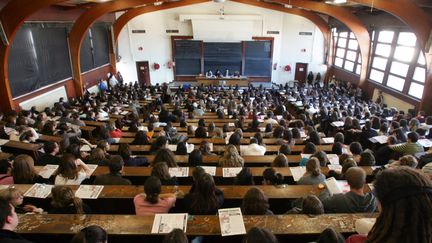 Des étudiants à l'Université de Bordeaux (Gironde), le 28 novembre 2007.&nbsp; (PIERRE ANDRIEU / AFP)