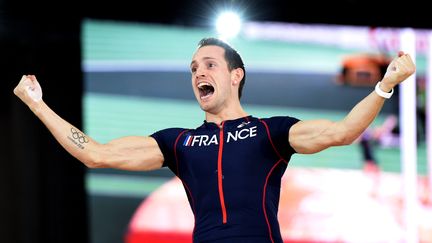 La joie du perchiste français Renaud Lavillenie (PHILIPPE MILLEREAU / DPPI MEDIA)