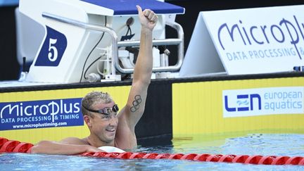 Le nageur français&nbsp;Damien Joly savoure sa troisième place lors de la finale du 1 500 mètres nage libre aux championnats d'Europe de natation, le 16 août 2022 à Rome (Italie). (STEPHANE KEMPINAIRE  / AFP)