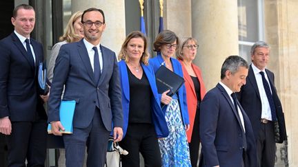 Des membres du gouvernement sortent du Conseil des ministres, à l'Elysée, le 21 juillet 2023. (BERTRAND GUAY / AFP)