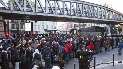 L'évacuation du camp de migrants de la station de métro Stalingrad, le 2 mai 2016 à Paris. (Geoffroy Van der Hasselt / AFP)