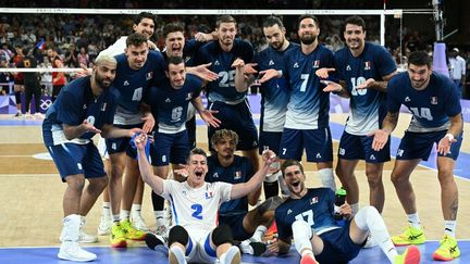 Volley aux JO de Paris 2024 : mal embarquée, l'équipe de France renverse l'Allemagne et rejoint au forceps les demi-finales