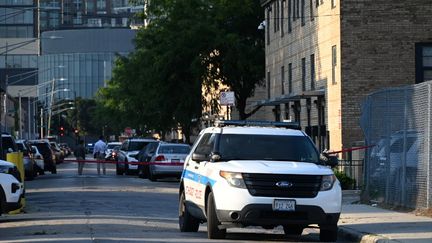 Une voiture de police à Chicago, le 25 août 2024. (KYLE MAZZA / NURPHOTO / AFP)