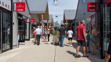 Centre commercial Marques Avenue à Aubergenville, en Ile-de-France, en août 2019. (RICCARDO MILANI / HANS LUCAS / AFP)