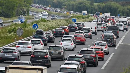 Les énormes embouteillages lors du pont de cette semaine montrent que les Français fuient les villes pour quelques jours pour un lieu de vacances pas trop loin (Illustration 21 mai 2023).  (FRANCK DUBRAY / MAXPPP)