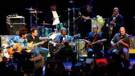 Quand le guitariste et bluesman B.B. King se produisait sur la scène de l'auditorium Stravinski, le 7 juillet 2004 à Montreux... (BRUCE MURPHY / BWP MEDIA / MAXPPP)