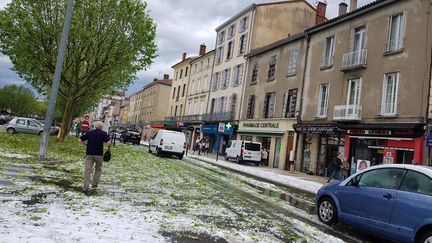 Un violent orage de grêle s'est abattu à Romans-sur-Isère (Drôme), le 16 juin 2019. (MAXPPP)