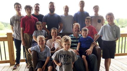 La famille Schwandt pose à Lakeview (Michigan), le 30 mai 2018. (MIKE HOUSEHOLDER/AP/SIPA)