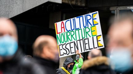 Des professionnels du monde de la culture manifestent place de la Bastille, à Paris, le 15 décembre 2020. (XOSE BOUZAS / HANS LUCAS / AFP)