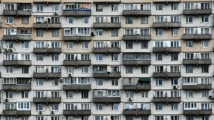 Un immeuble à Moscou, en Russie, le 19 juillet 2017. (KIRILL KUDRYAVTSEV / AFP)