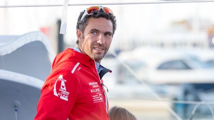 Le skipper Tanguy de Lamotte au départ du Vendée Globe, le 15 novembre 2016, aux Sables-d'Olonne (Vendée). (CITIZENSIDE/SERGE TENANI / AFP)