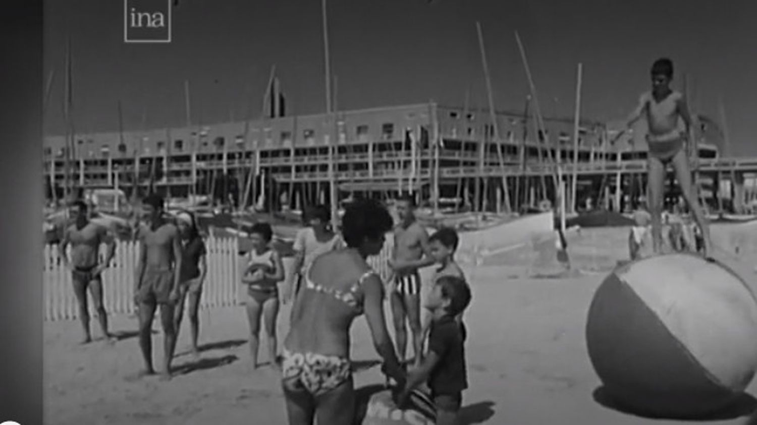 Vacances Dans Les Années 1960 La Ville De Royan Nostalgique De L