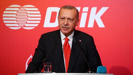 Le président turc,&nbsp;Recep Tayyip Erdogan, le 14 octobre 2019 à Bakou, en Azerbaïdjan. (HALIL SAGIRKAYA / ANADOLU AGENCY / AFP)