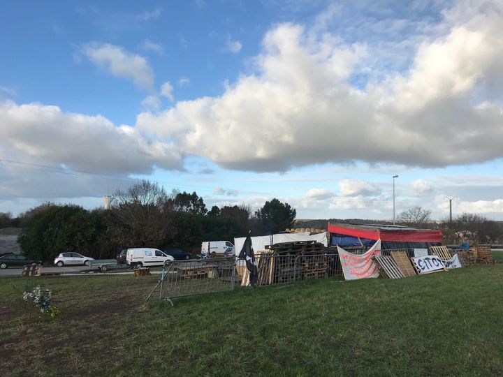 Le camp des "gilets jaunes" d'Atlantheix le 10 décembre 2018, quelques jours avant sa démolition. (LOUIS BOY / FRANCEINFO)