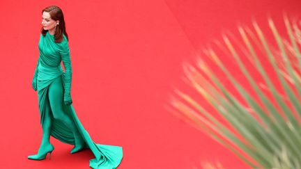 Isabelle Huppert&nbsp;en total look vert pour assister à la projection Les Amandiers.&nbsp; (VITTORIO ZUNINO CELOTTO / GETTY IMAGES EUROPE)